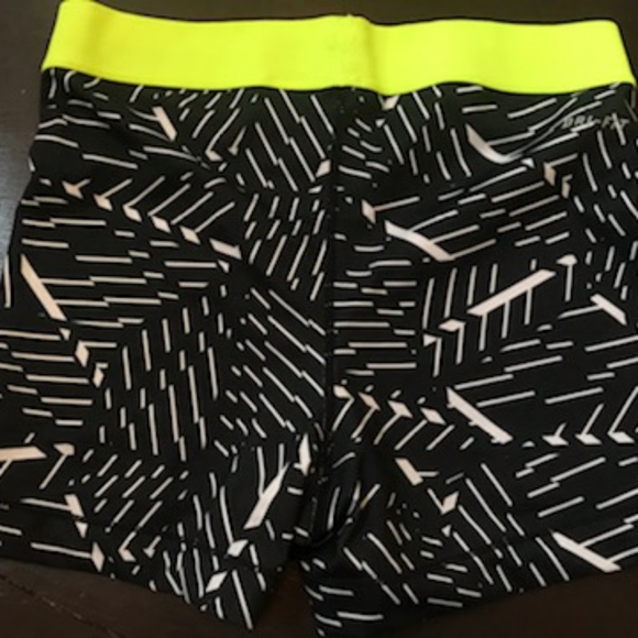 Womans Nike Pro Compression Short - Picture 2 of 3